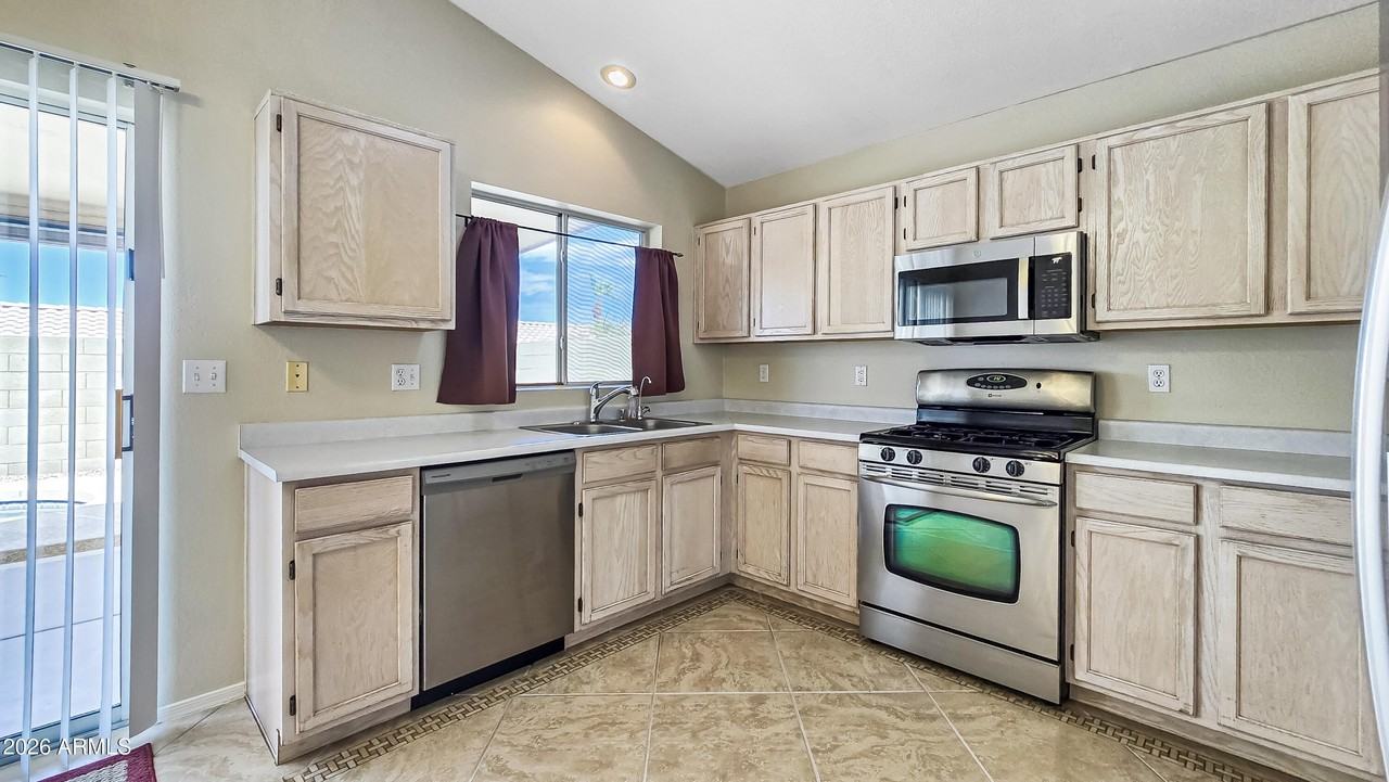 11224 W Alice Ave - Photo 6 of 24