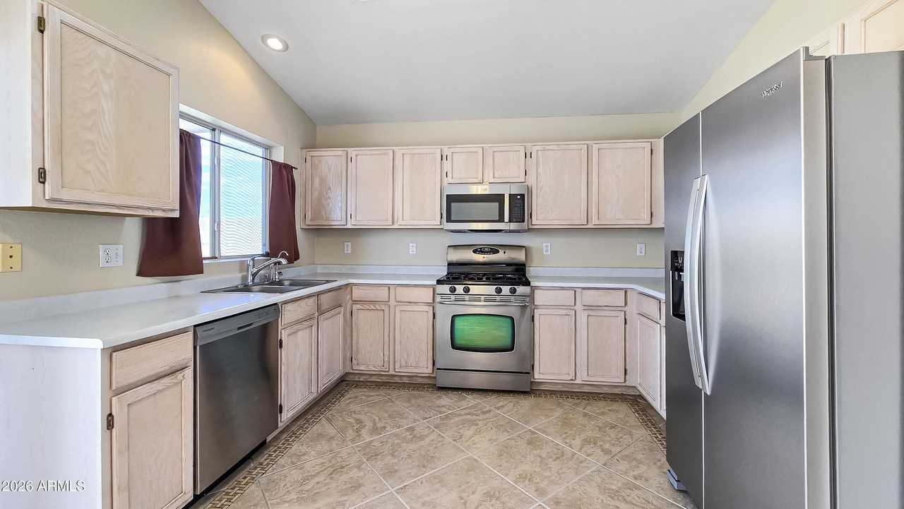 11224 W Alice Ave - Photo 7 of 24