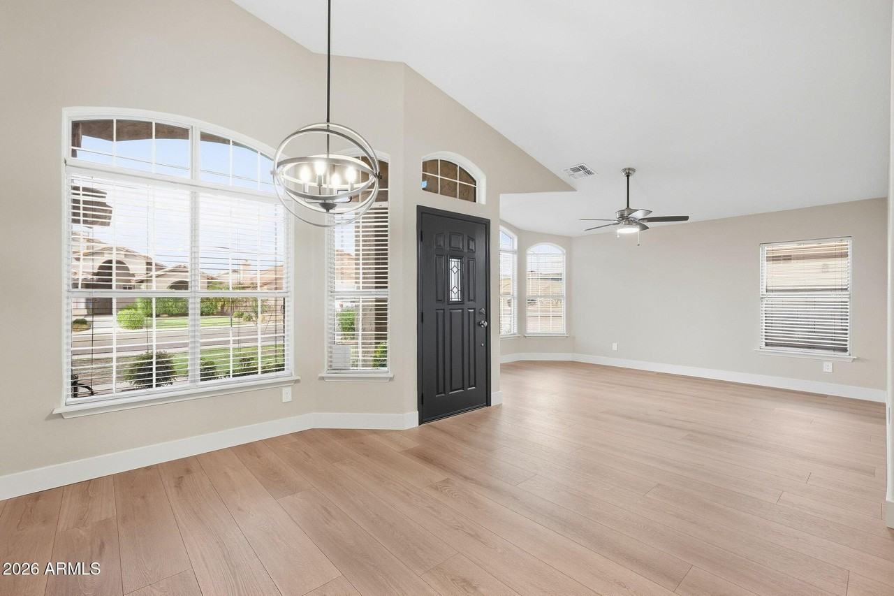 9941 W Tonopah Dr - Photo 3 of 50