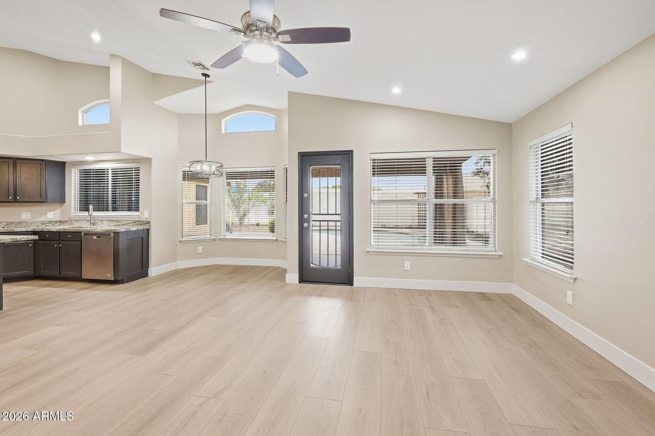 9941 W Tonopah Dr - Photo 4 of 50