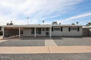 3813 W Meadowbrook Ave - Photo 1 of 1