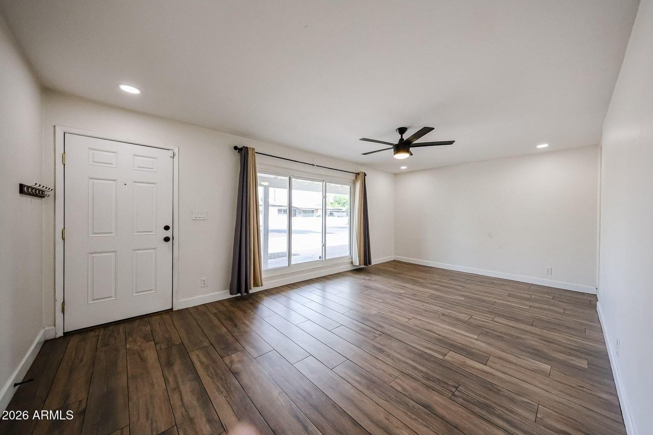 3813 W Meadowbrook Ave - Photo 3 of 26