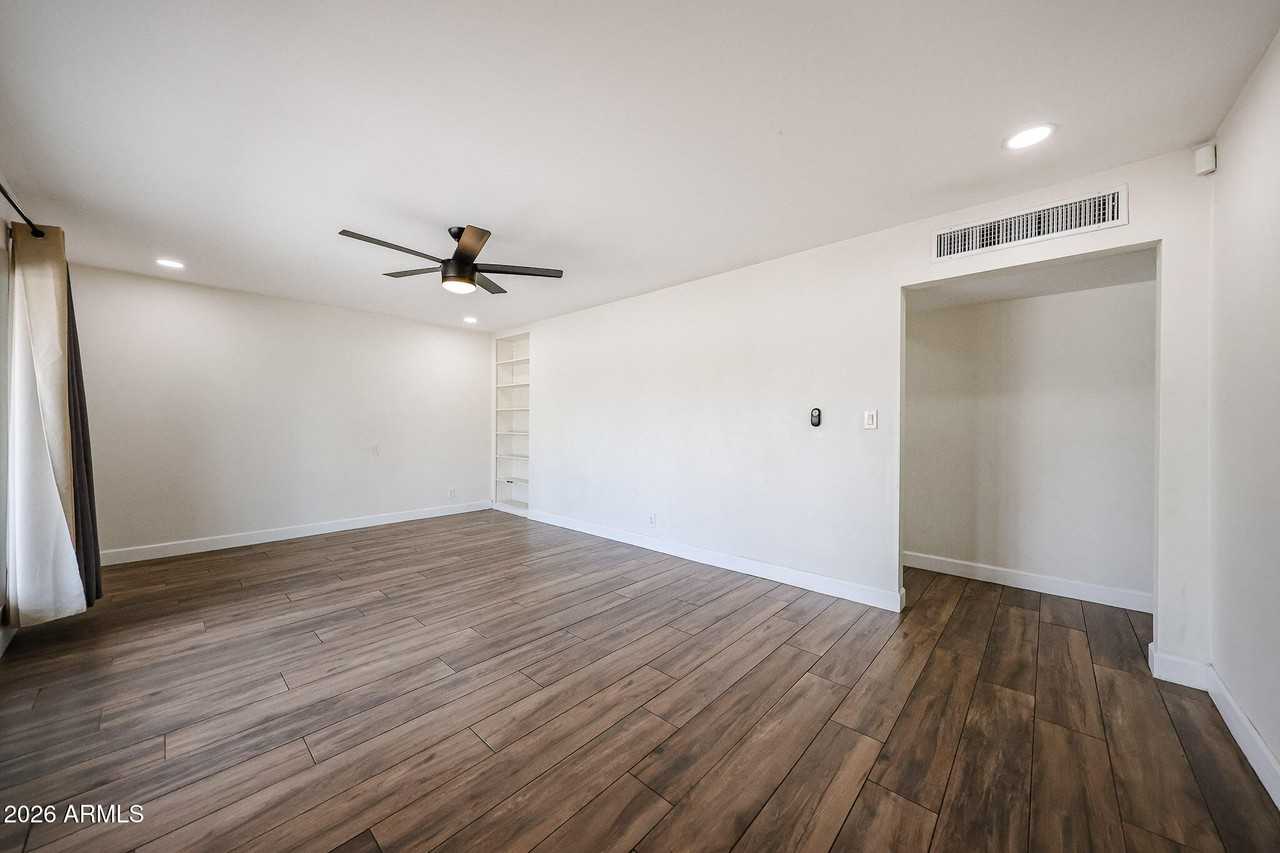 3813 W Meadowbrook Ave - Photo 5 of 26