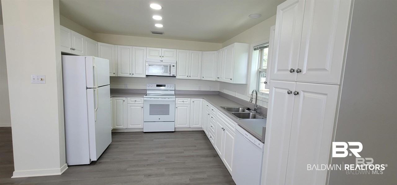 9090 Bay Pines Rd - Photo 2 of 11