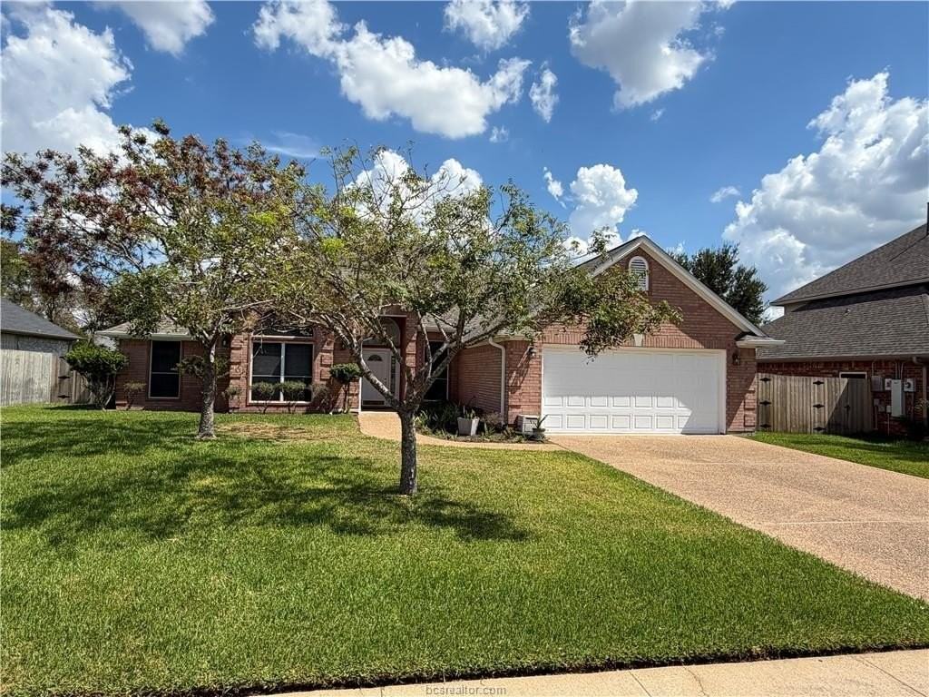4607 Park Hollow Cir - Photo 2 of 28
