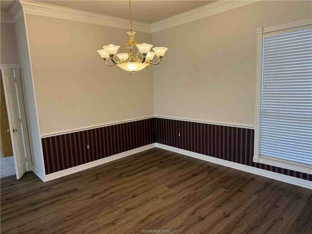 4607 Park Hollow Cir - Photo 5 of 28
