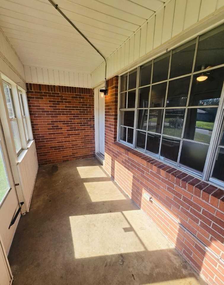 620 Brookhaven Ct - Photo 2 of 16