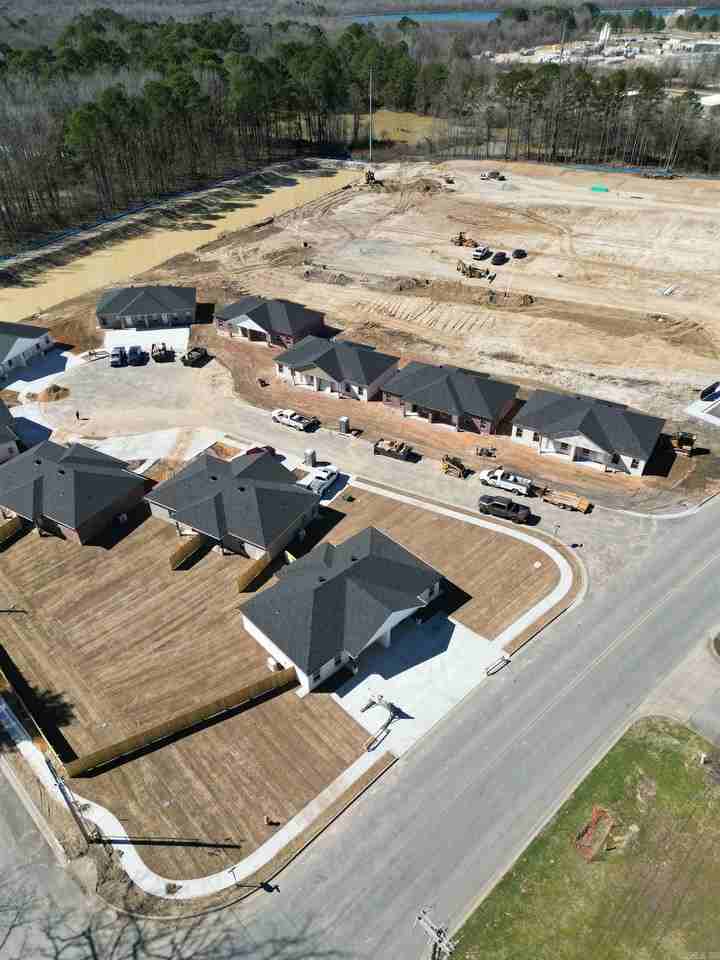 1513 Mary Kay Blvd - Photo 2 of 8