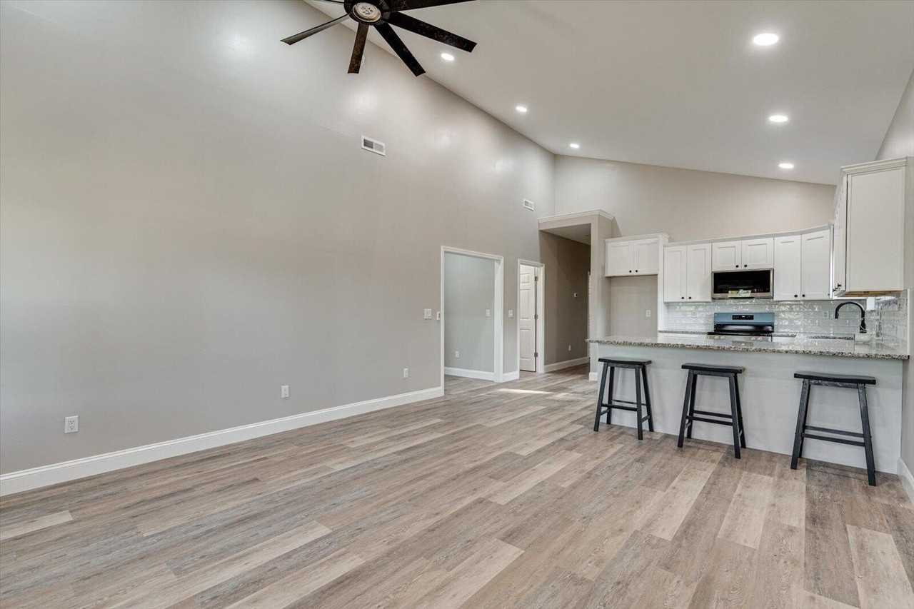2203 Rawlings St - Photo 4 of 28