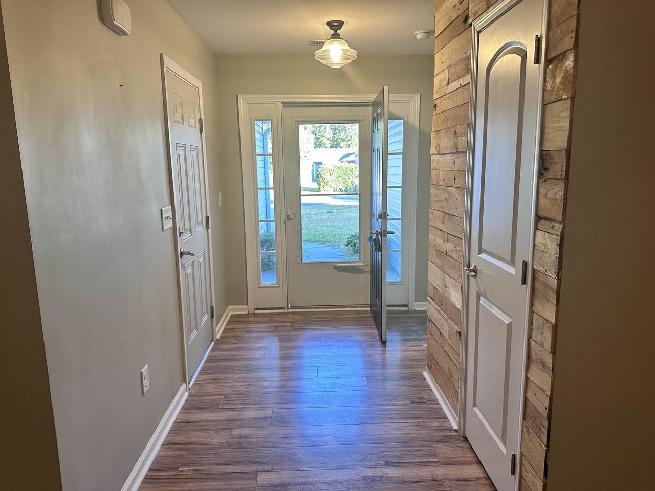 2443 Morlynn Dr - Photo 2 of 33