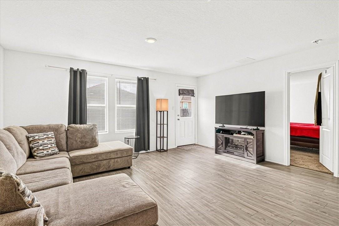2754 Winterfell St - Photo 7 of 36