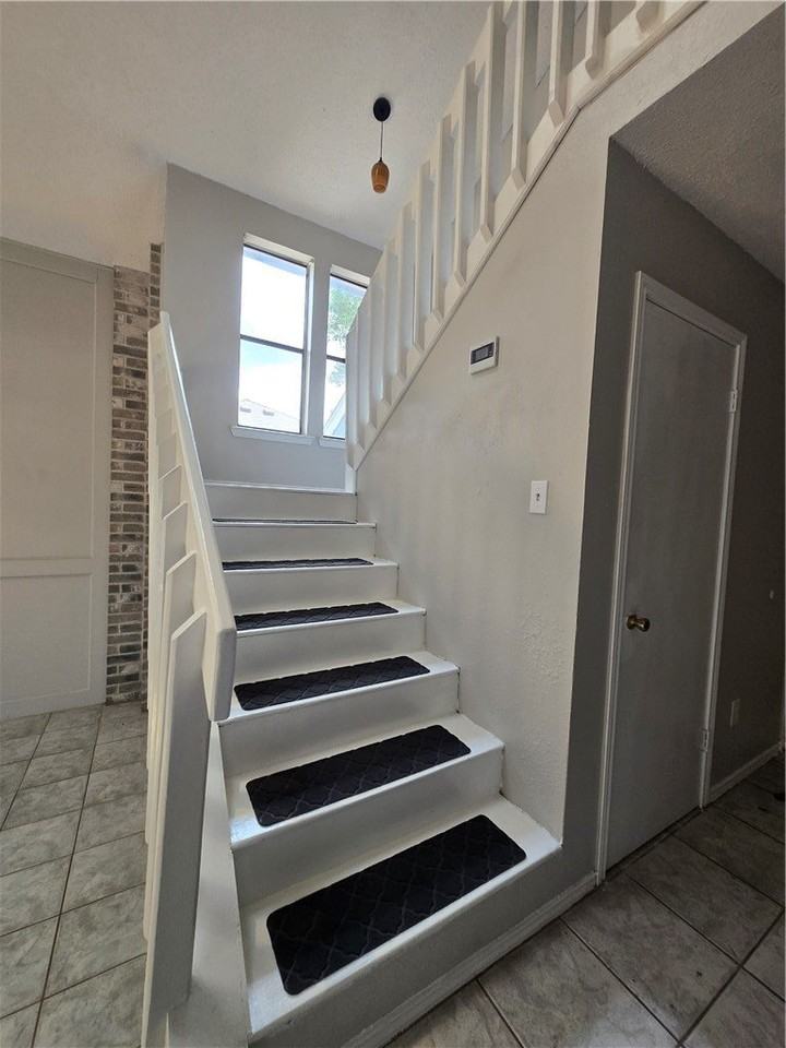 14630 Spaulding Dr - Photo 3 of 23