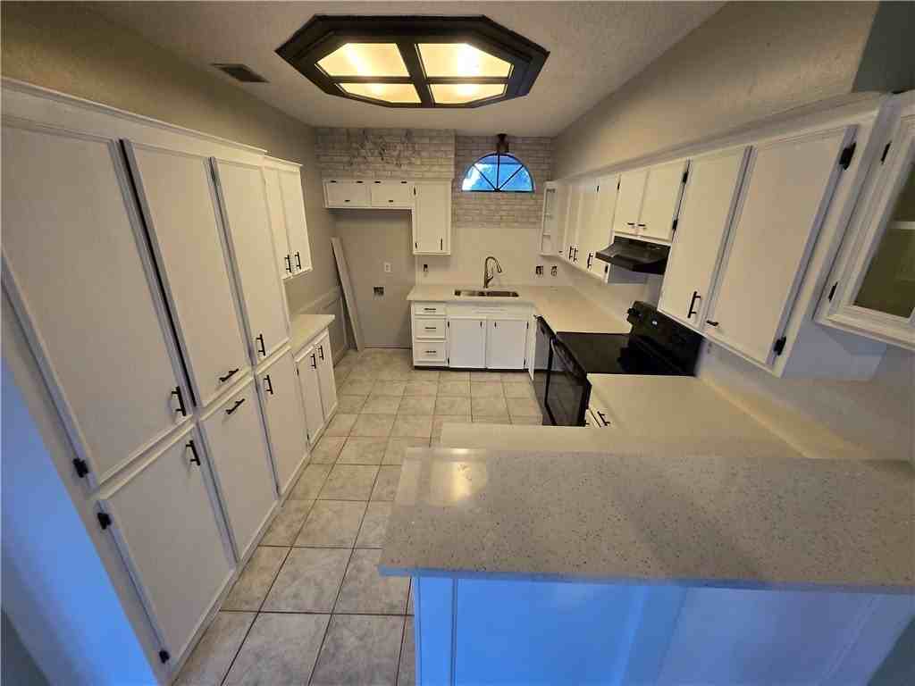 14630 Spaulding Dr - Photo 7 of 23