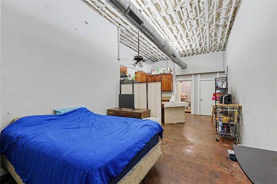 331 S Commercial St - Photo 3 of 9