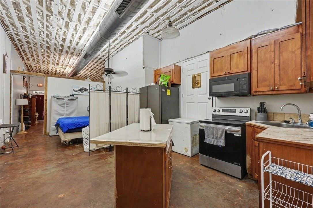 331 S Commercial St - Photo 6 of 9