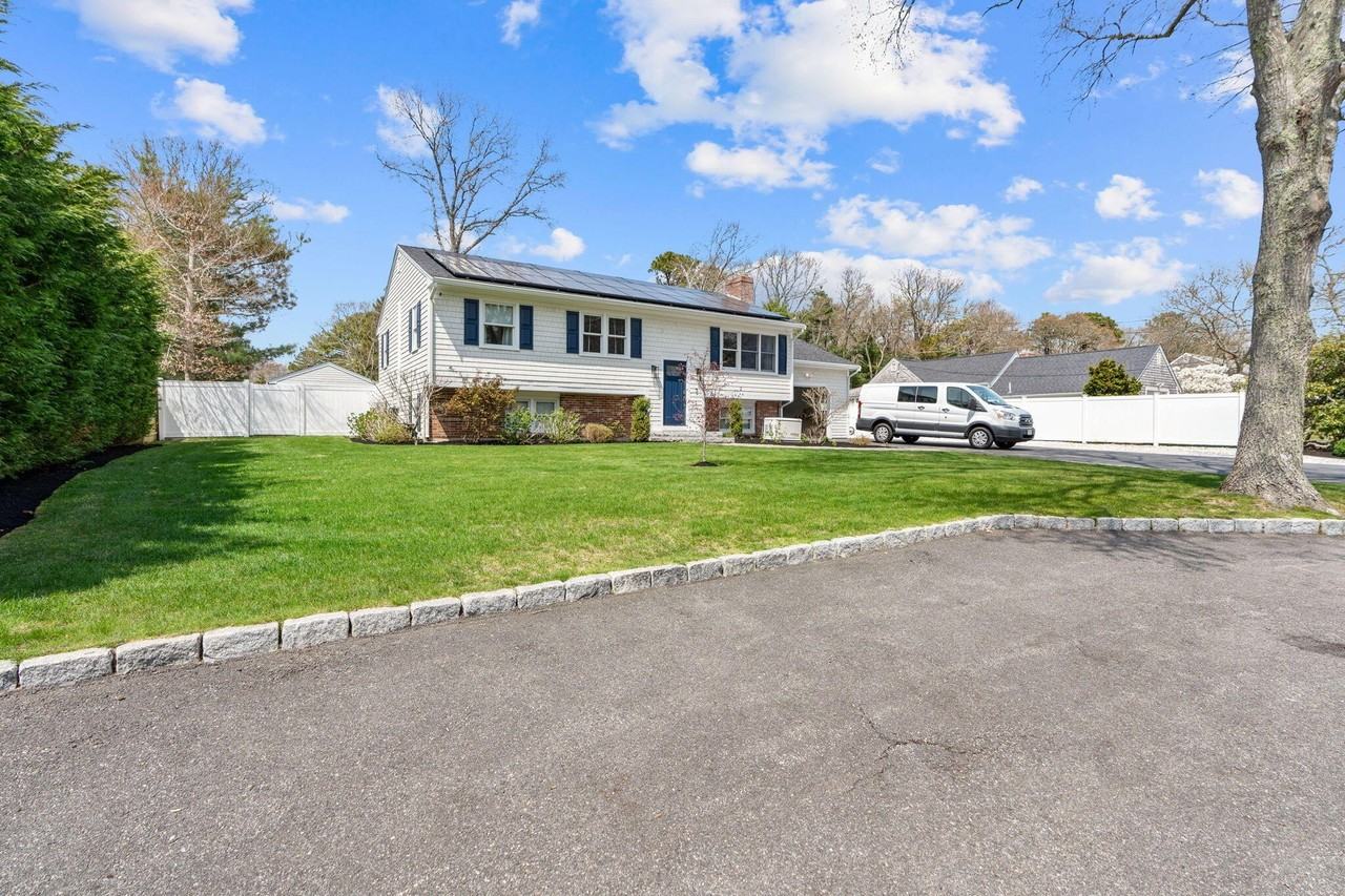 129 Longview Dr - Photo 2 of 41