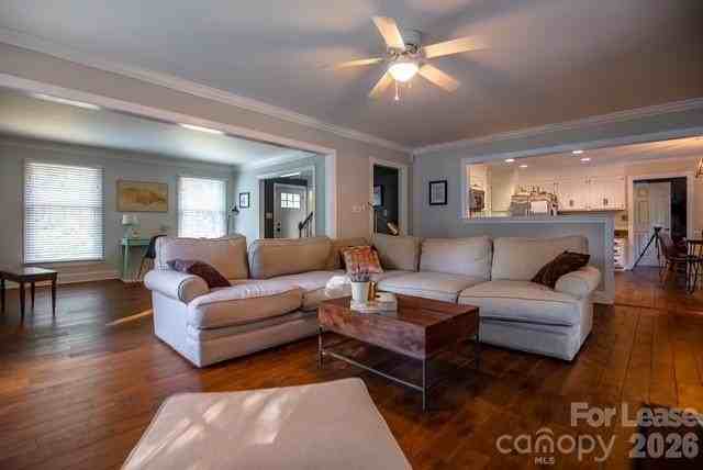 4011 Windwood Cir - Photo 5 of 11