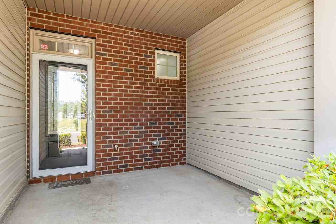 4037 Black Walnut Way - Photo 3 of 32
