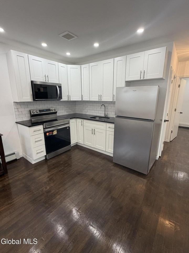 885 Yorkston St #2 - Photo 3 of 11
