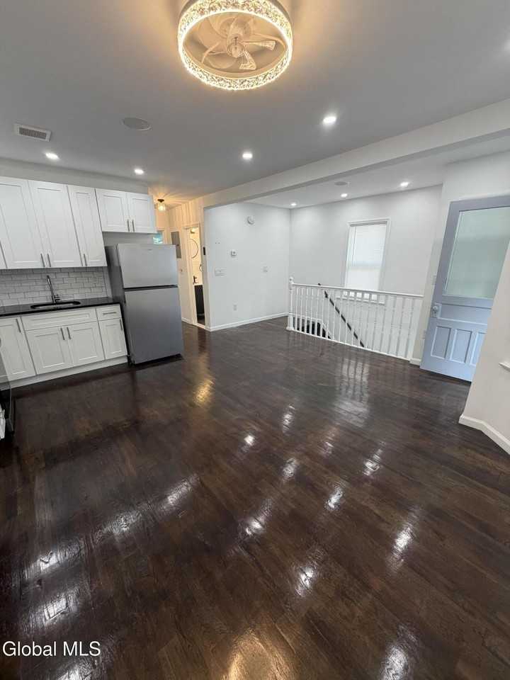 885 Yorkston St #2 - Photo 5 of 11