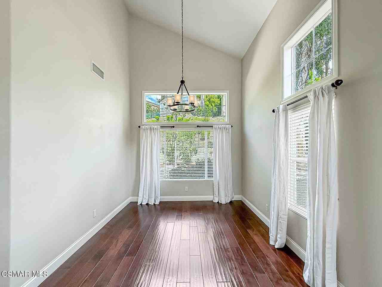 3159 Foxtail Ct - Photo 7 of 31