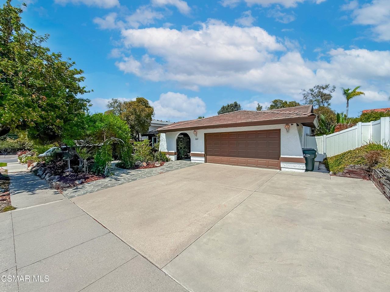 360 Greenmeadow Ave - Photo 2 of 50