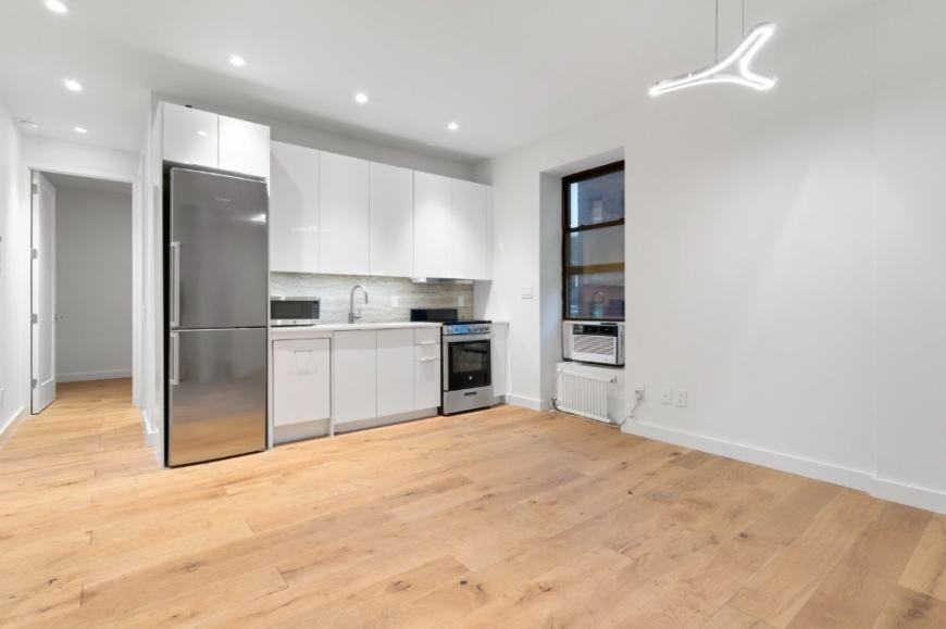 503 W 22nd St - Photo 2 of 10