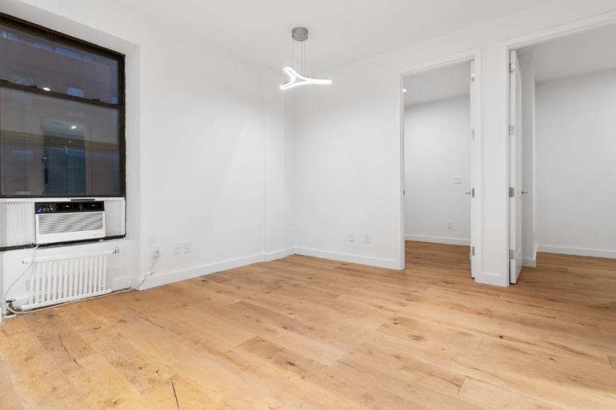 503 W 22nd St - Photo 3 of 10