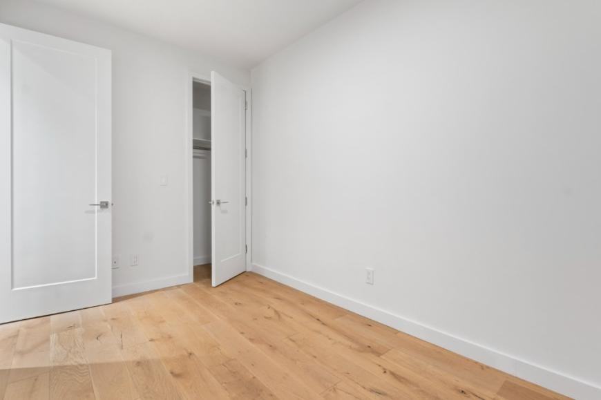 503 W 22nd St - Photo 4 of 10