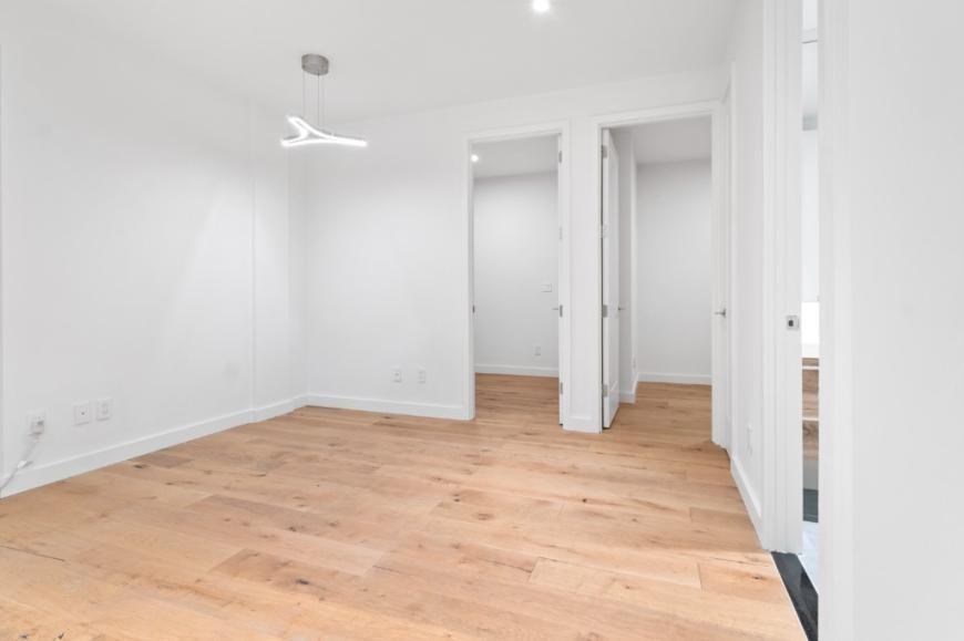 503 W 22nd St - Photo 5 of 10