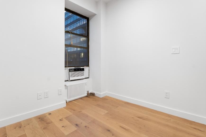 503 W 22nd St - Photo 7 of 10