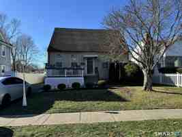 featured image of 425 Huntington Rd