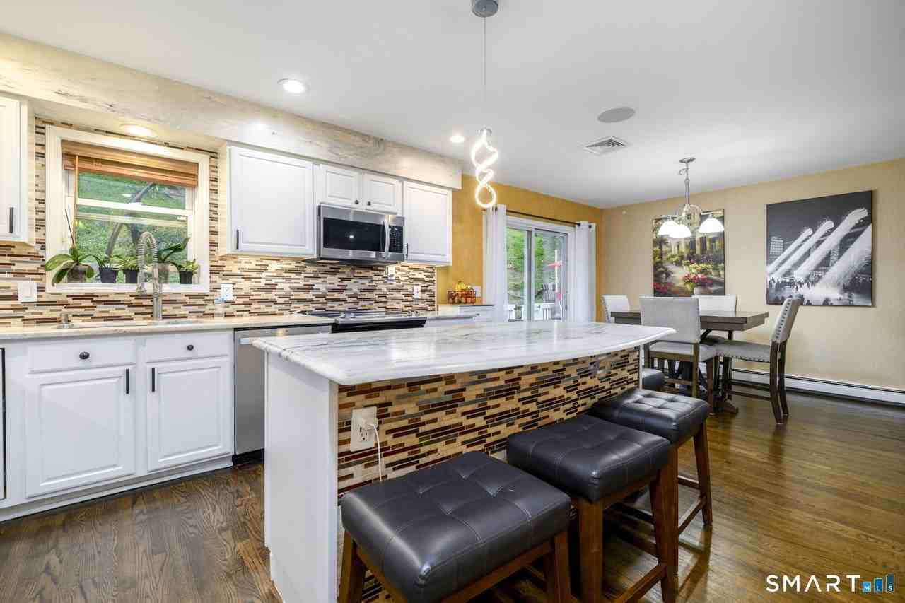 108 Perry Dr - Photo 4 of 27