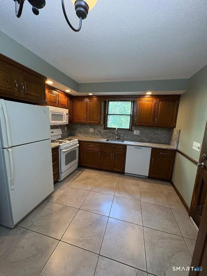 40 Wooding St - Photo 3 of 20