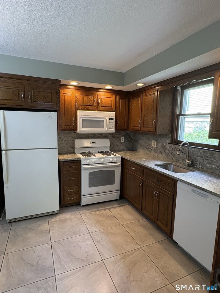 40 Wooding St - Photo 6 of 20