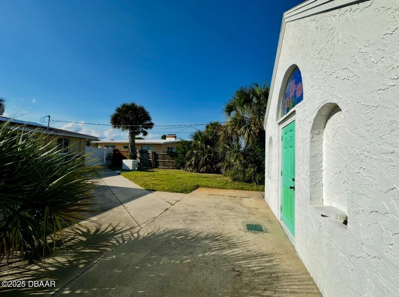 1104 Jacaranda Ave - Photo 2 of 17