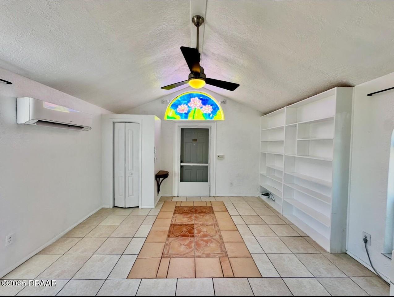 1104 Jacaranda Ave - Photo 4 of 17
