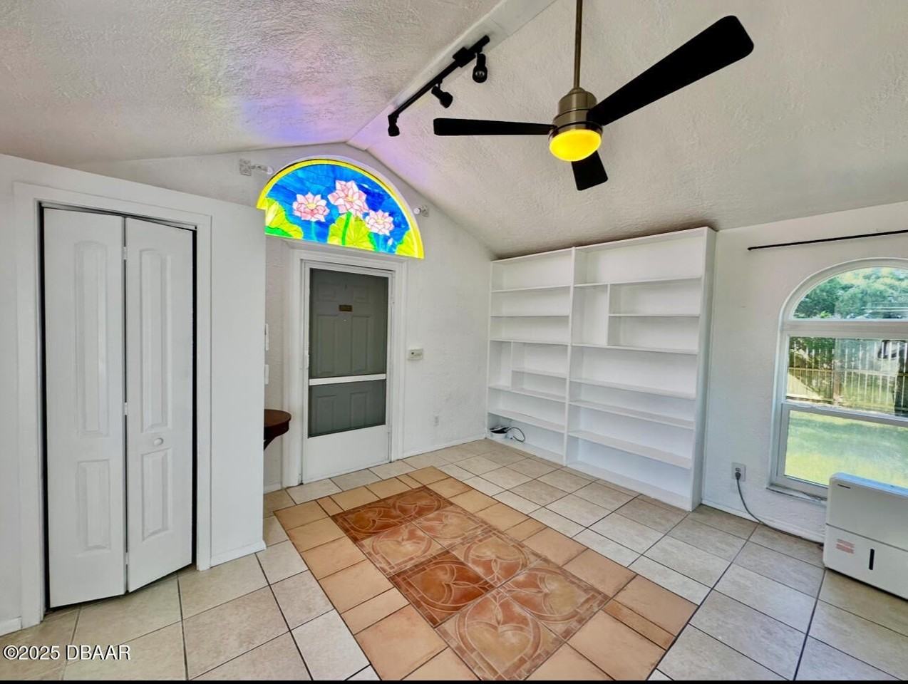 1104 Jacaranda Ave - Photo 5 of 17