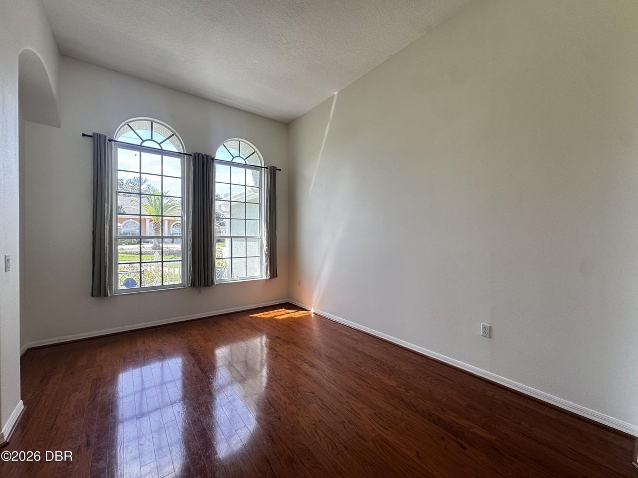 39 Woodhollow Ln - Photo 3 of 35