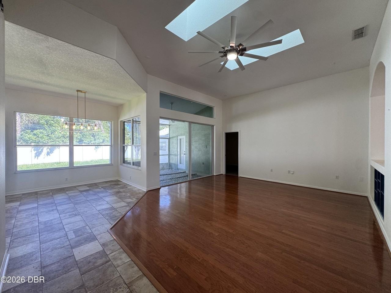 39 Woodhollow Ln - Photo 6 of 35