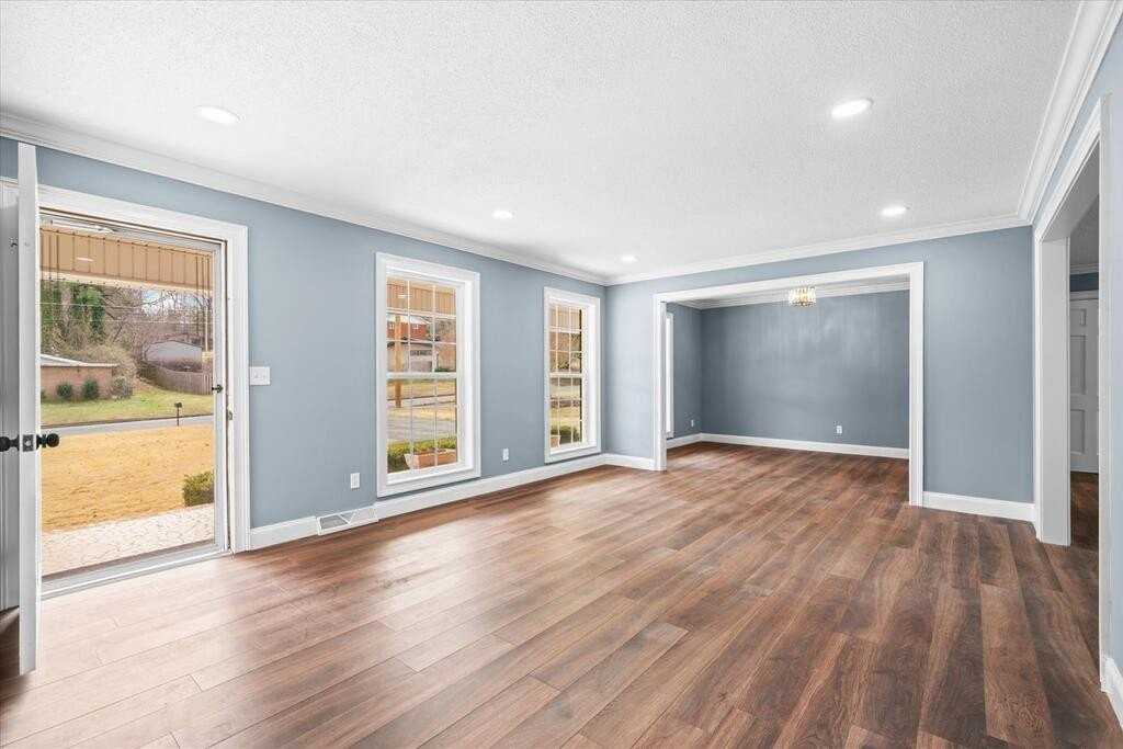 129 Lisa Ln - Photo 3 of 18