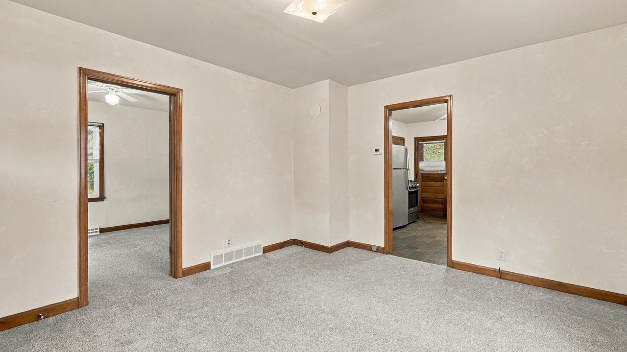 1091 Kaufmann Ave - Photo 6 of 32