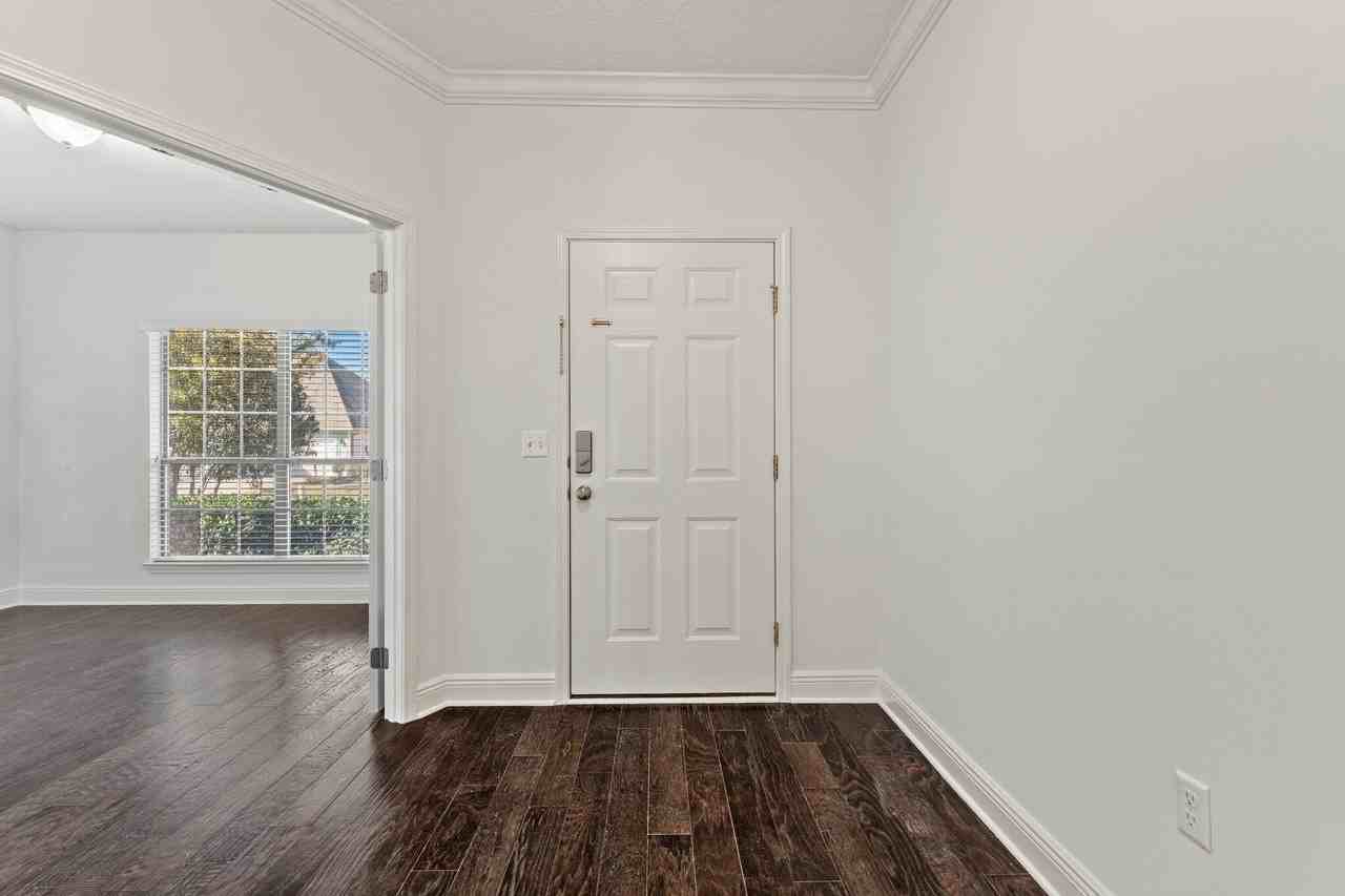 188 Whispering Lake Dr - Photo 4 of 34