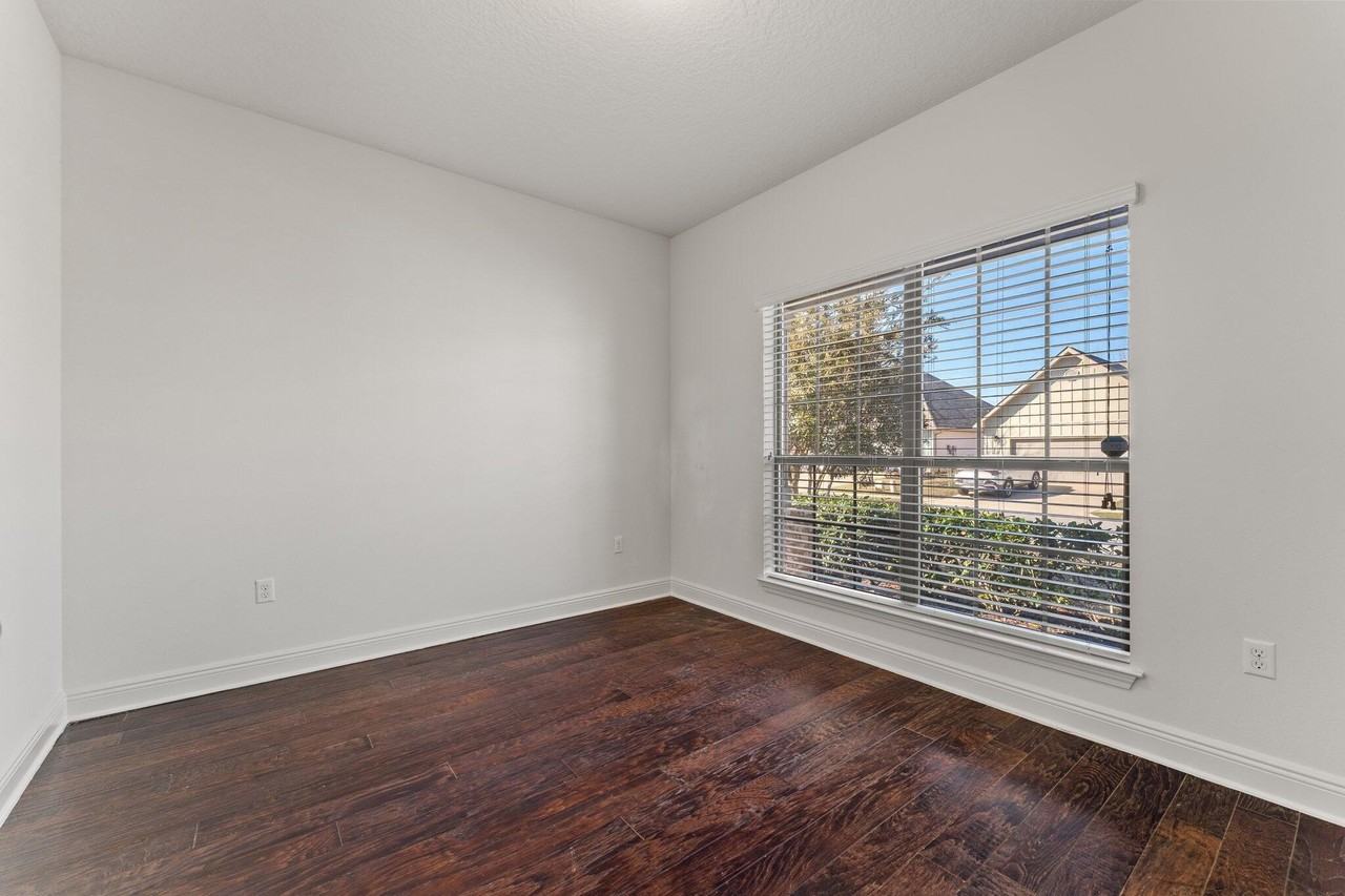 188 Whispering Lake Dr - Photo 5 of 34