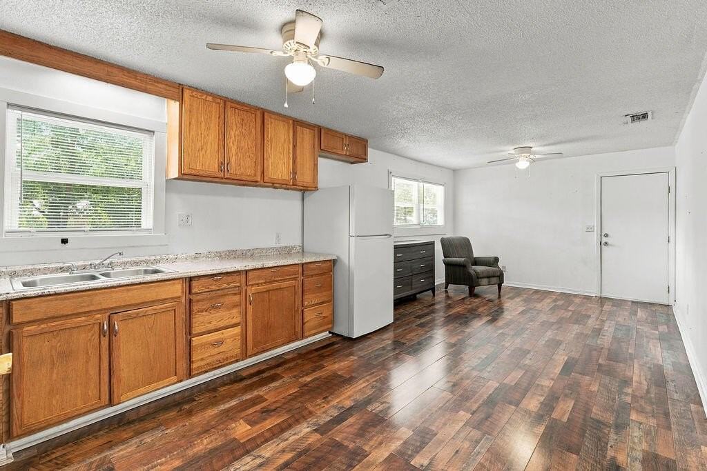 103 Oglesby Ave - Photo 2 of 14