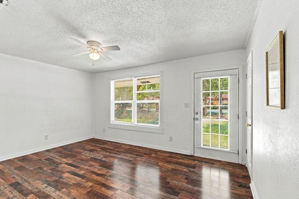 103 Oglesby Ave - Photo 4 of 14