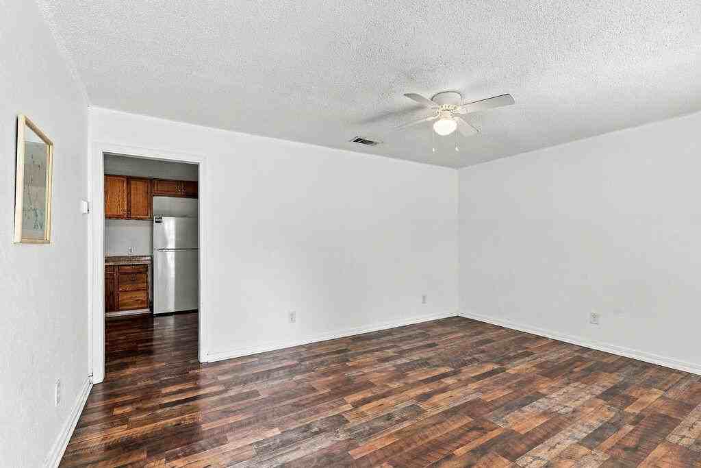 103 Oglesby Ave - Photo 5 of 14