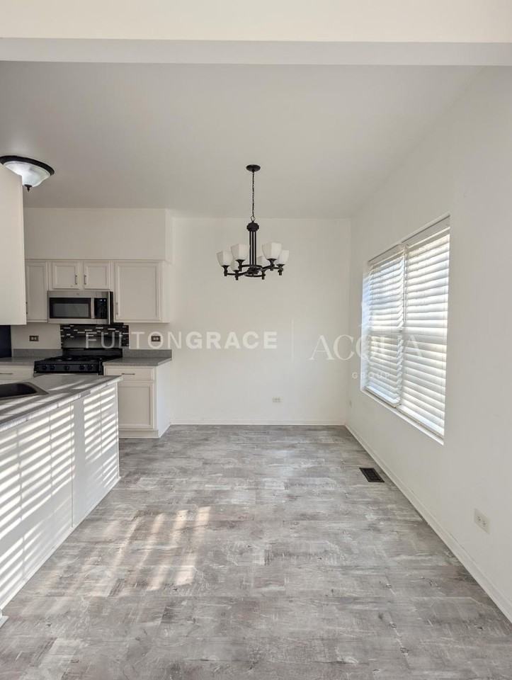 2551 Oak Tree Ln - Photo 6 of 10