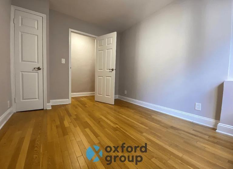 305 E 47th St - Photo 4 of 5