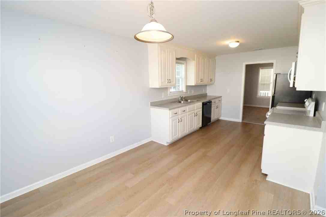 410 Whitehall Ct - Photo 5 of 28